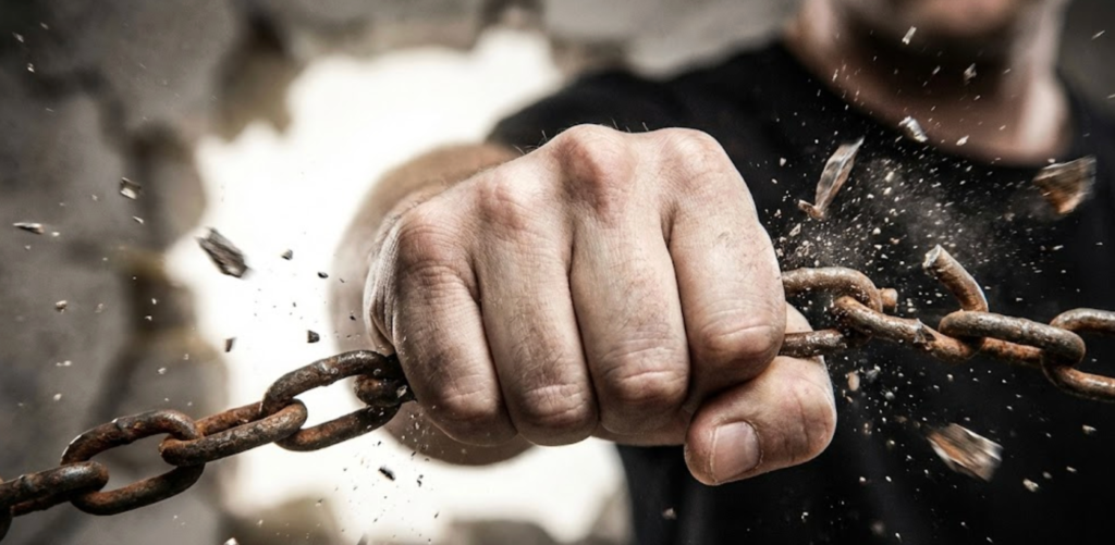 ما هو الخوف الذي يقيّدك؟ وماذا لو استطعت التحرر منه نهائيًا؟